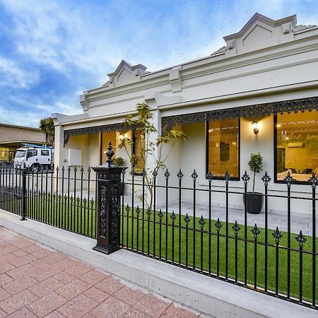 Aloha Central Premium Studios Mount Gambier Bagian luar foto
